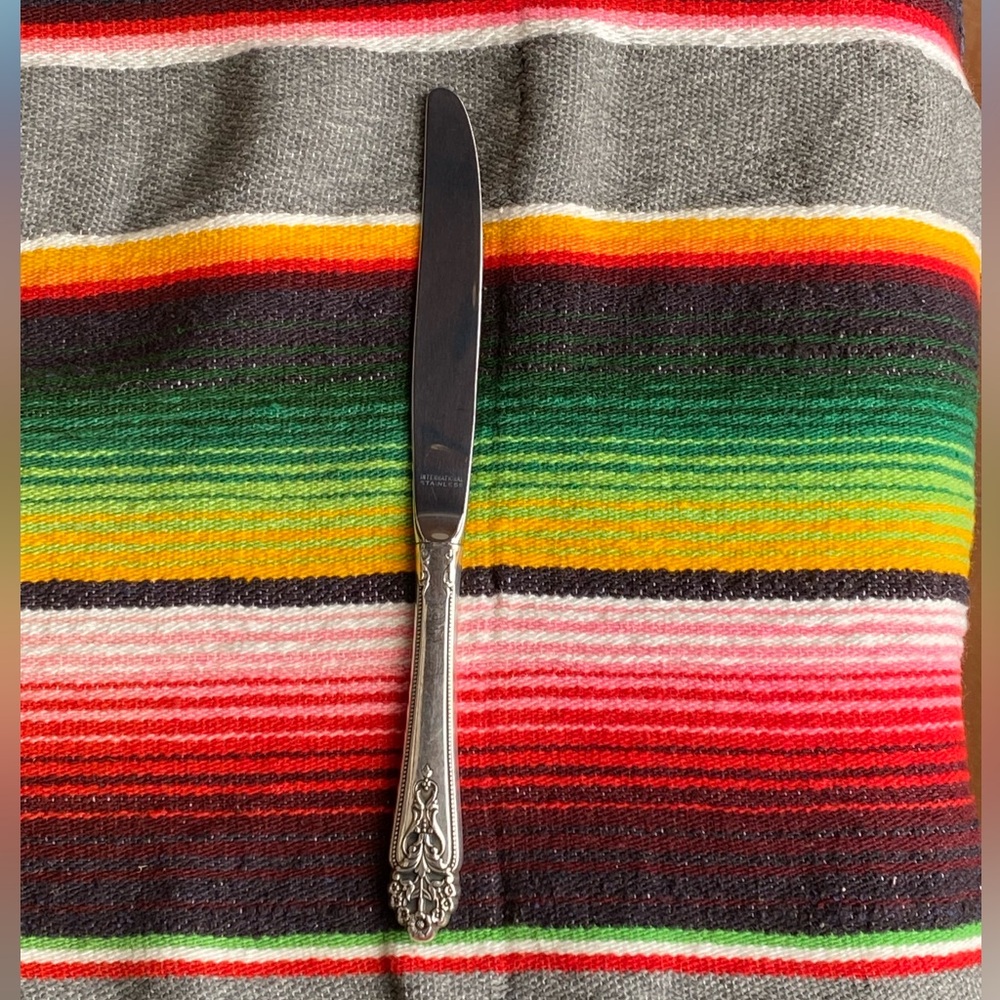 International Sterling Silver Queens Lace Cutlery Knife. Great Condition!